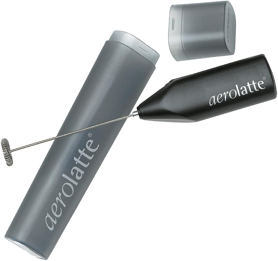 黑色 aerolatte To-Go 奶泡器及灰色两件式保护筒