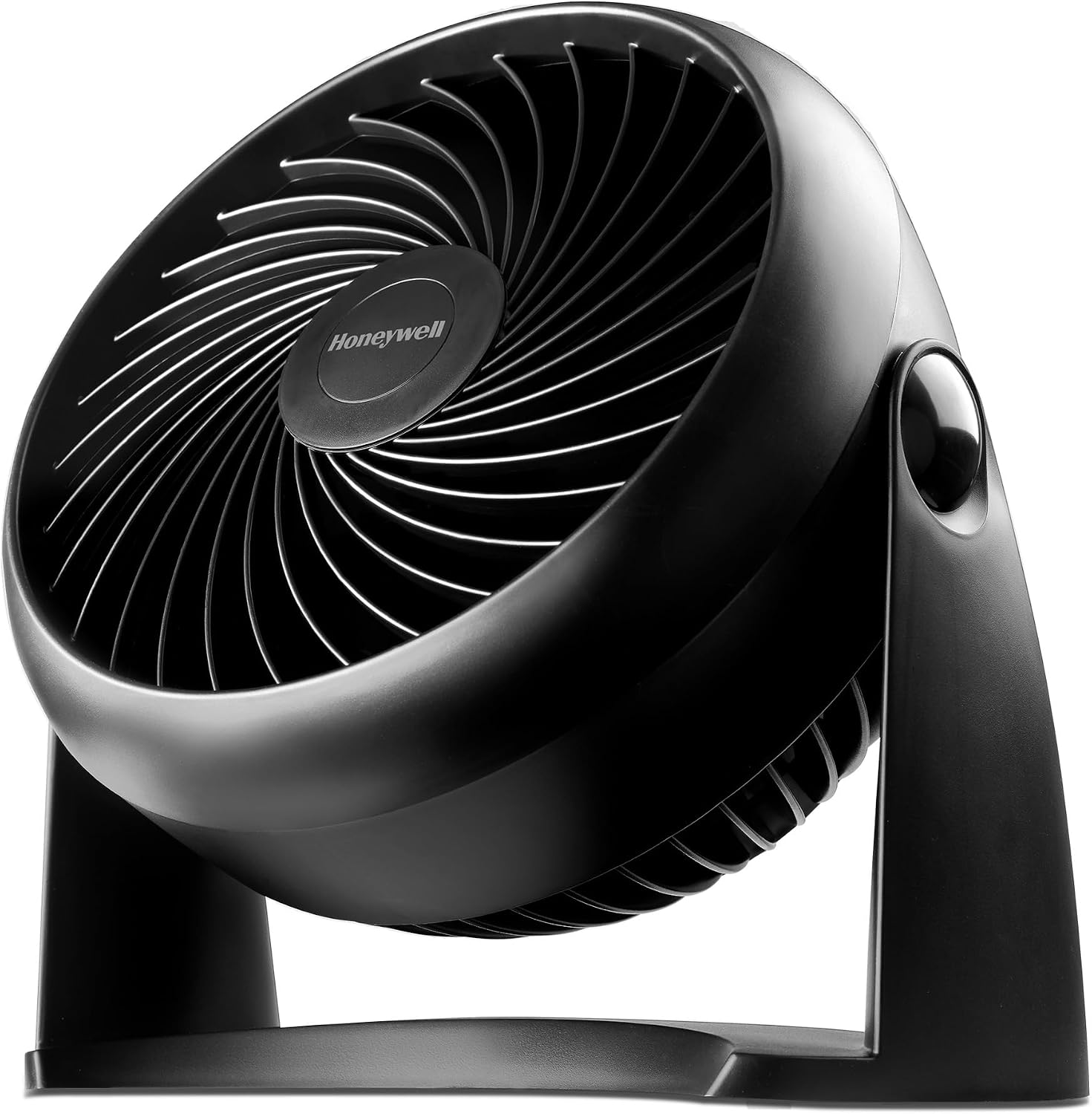 Honeywell HT-900 or Vornado 660? Choose the Air Circulator by 2.6-Pound Portability or 100-Foot Reach