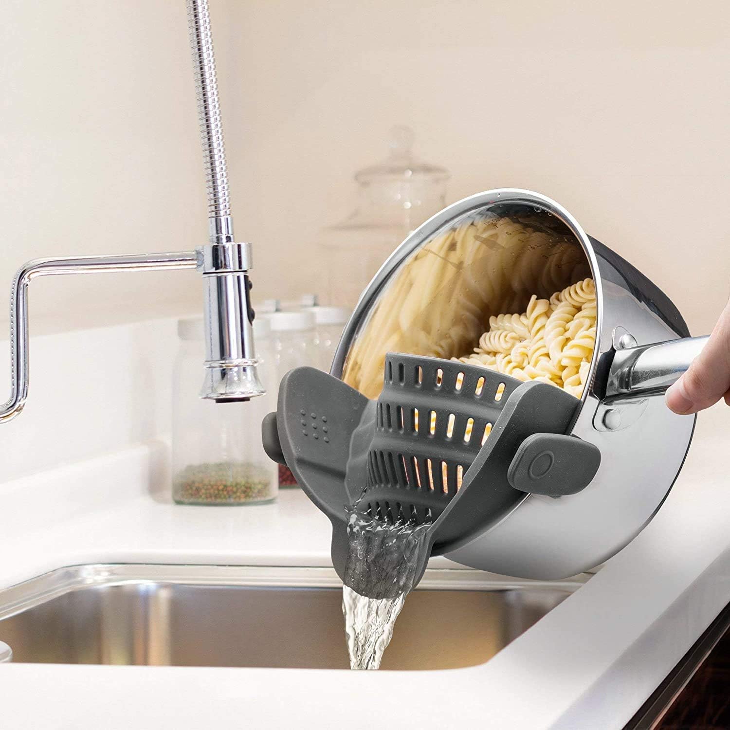 Kitchen Gizmo Snap N Strain Pot Strainer: Drain Pasta