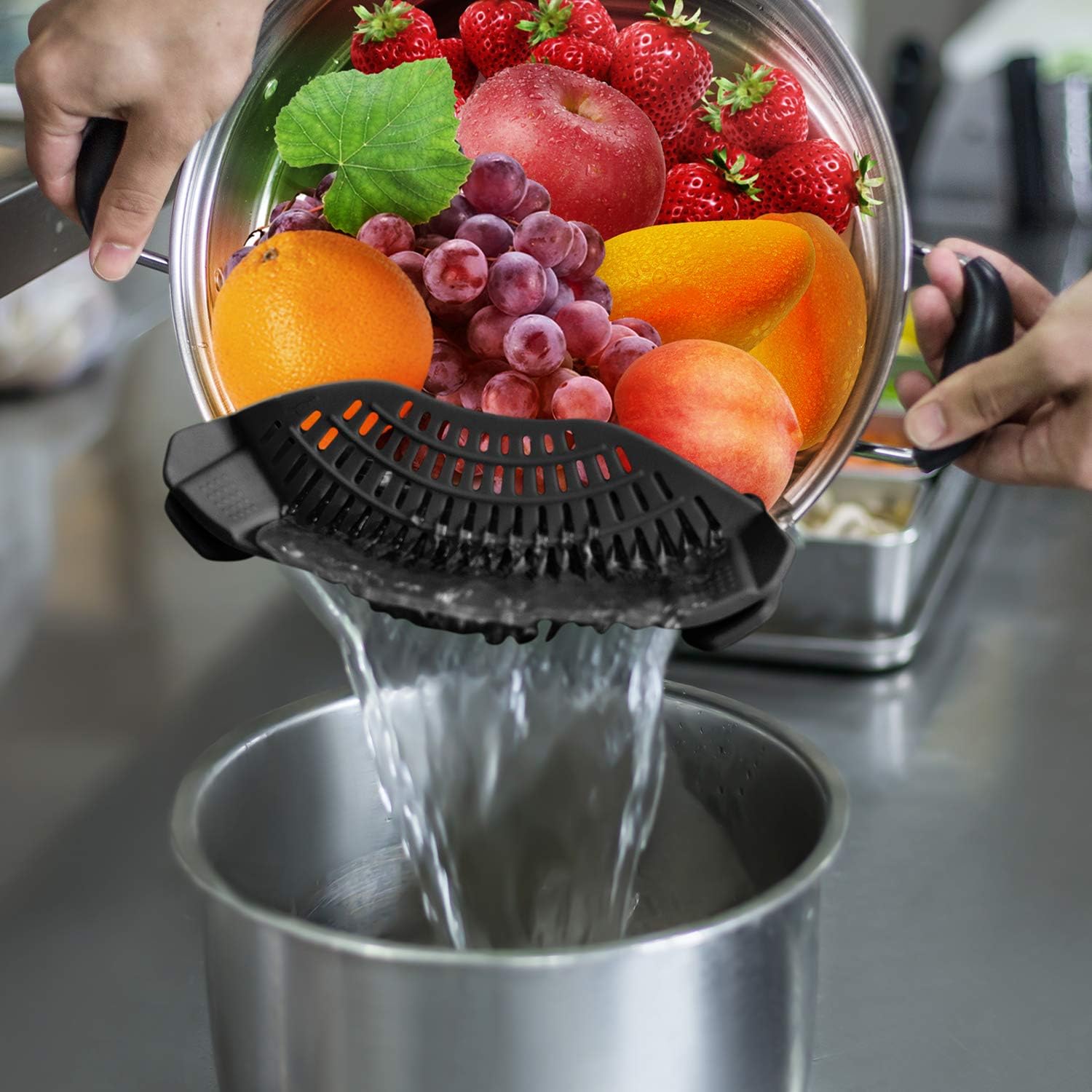 Black AUOON clip-on silicone strainer being fitted to a pot