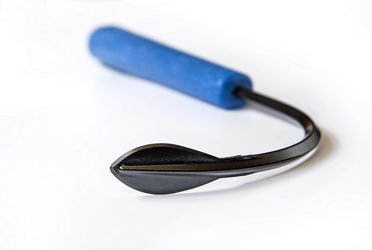 Close view of the CobraHead Original pointed blade and curved shaft, with the blue handle out of focus behind it.