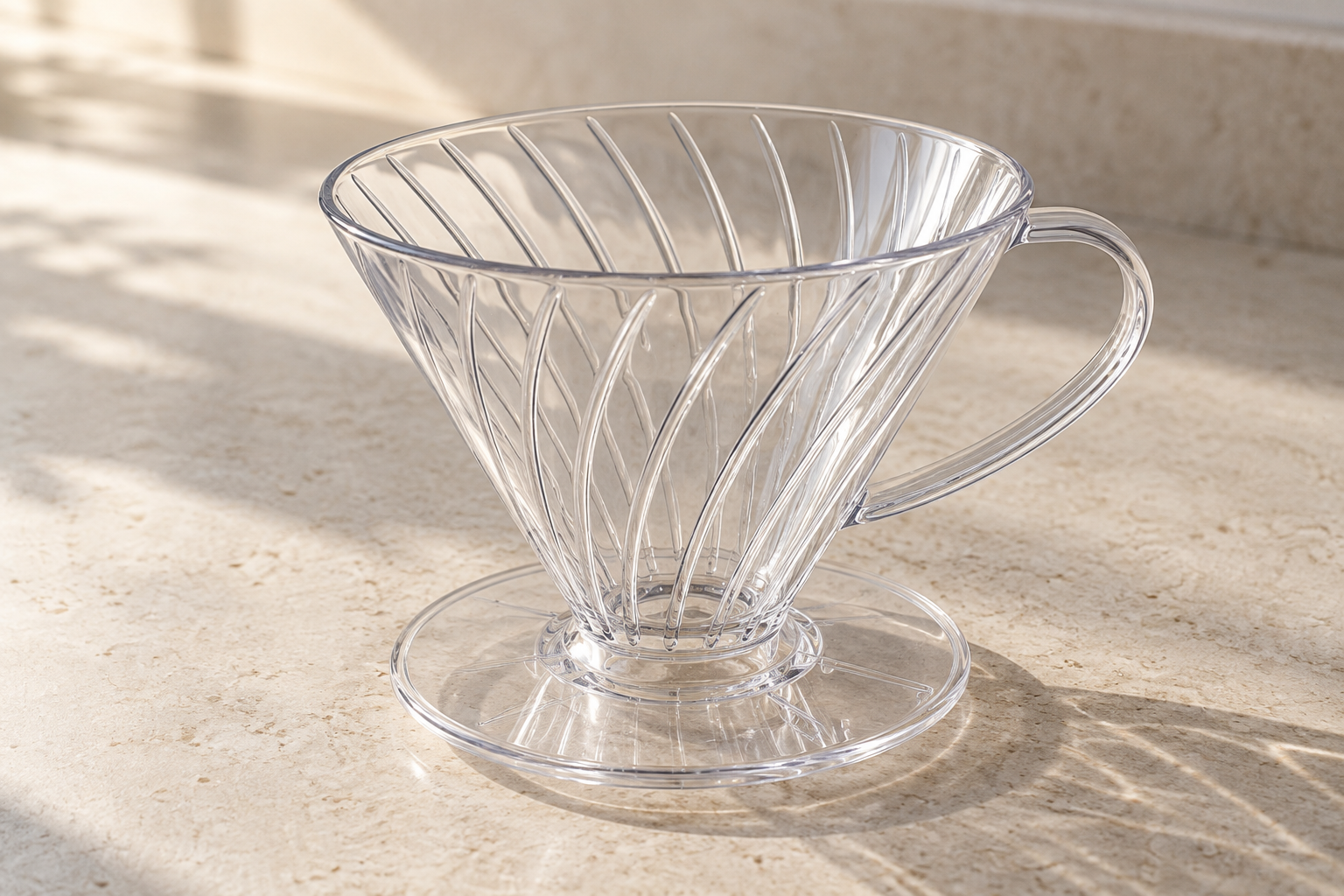 HARIO V60 02 塑料滤杯 vs 陶瓷滤杯：轻便实用，还是瓷质台面款？