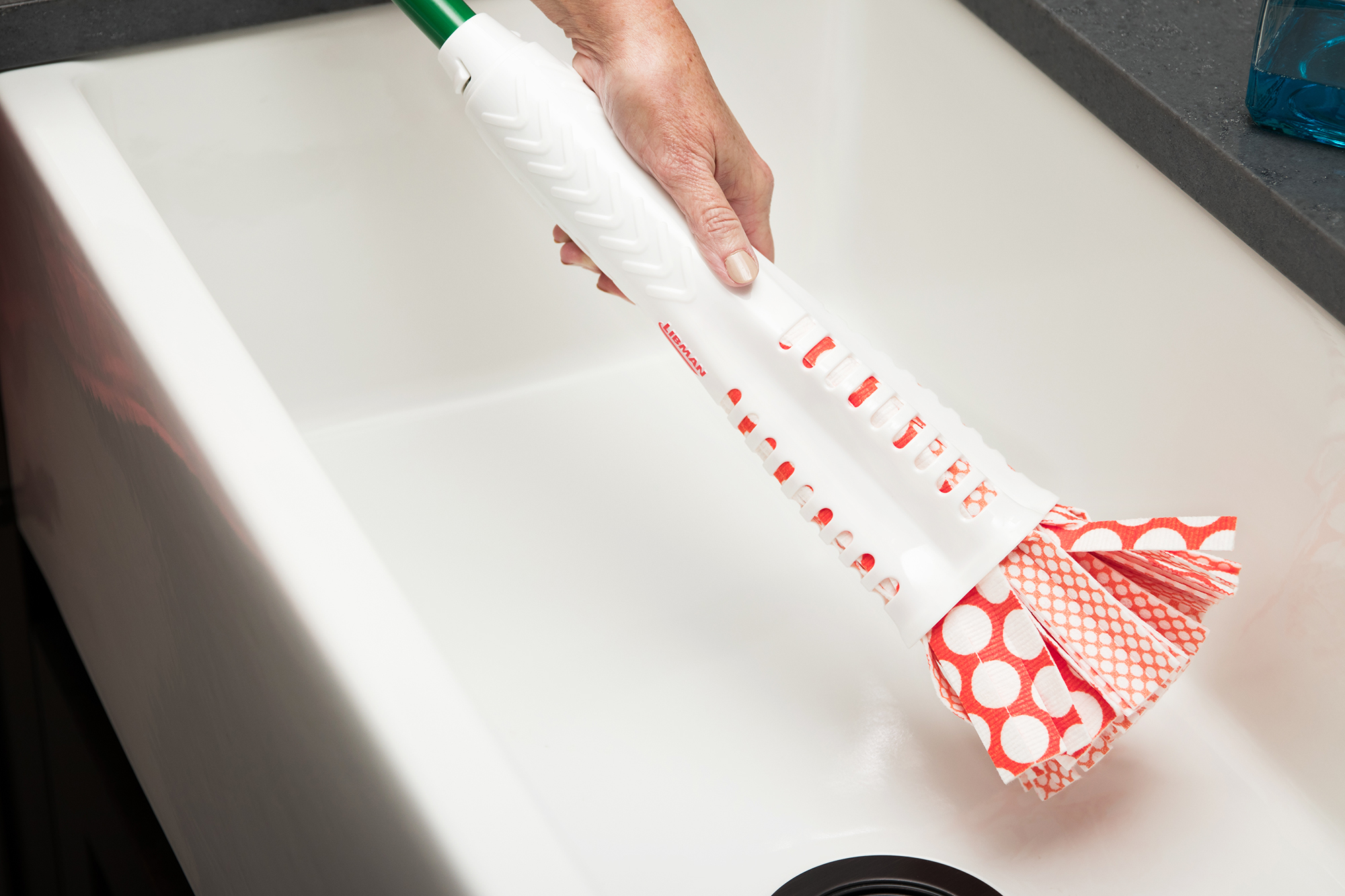 Libman Wonder Mop 2000 built-in white wringer sleeve squeezing the microfiber strips over a sink